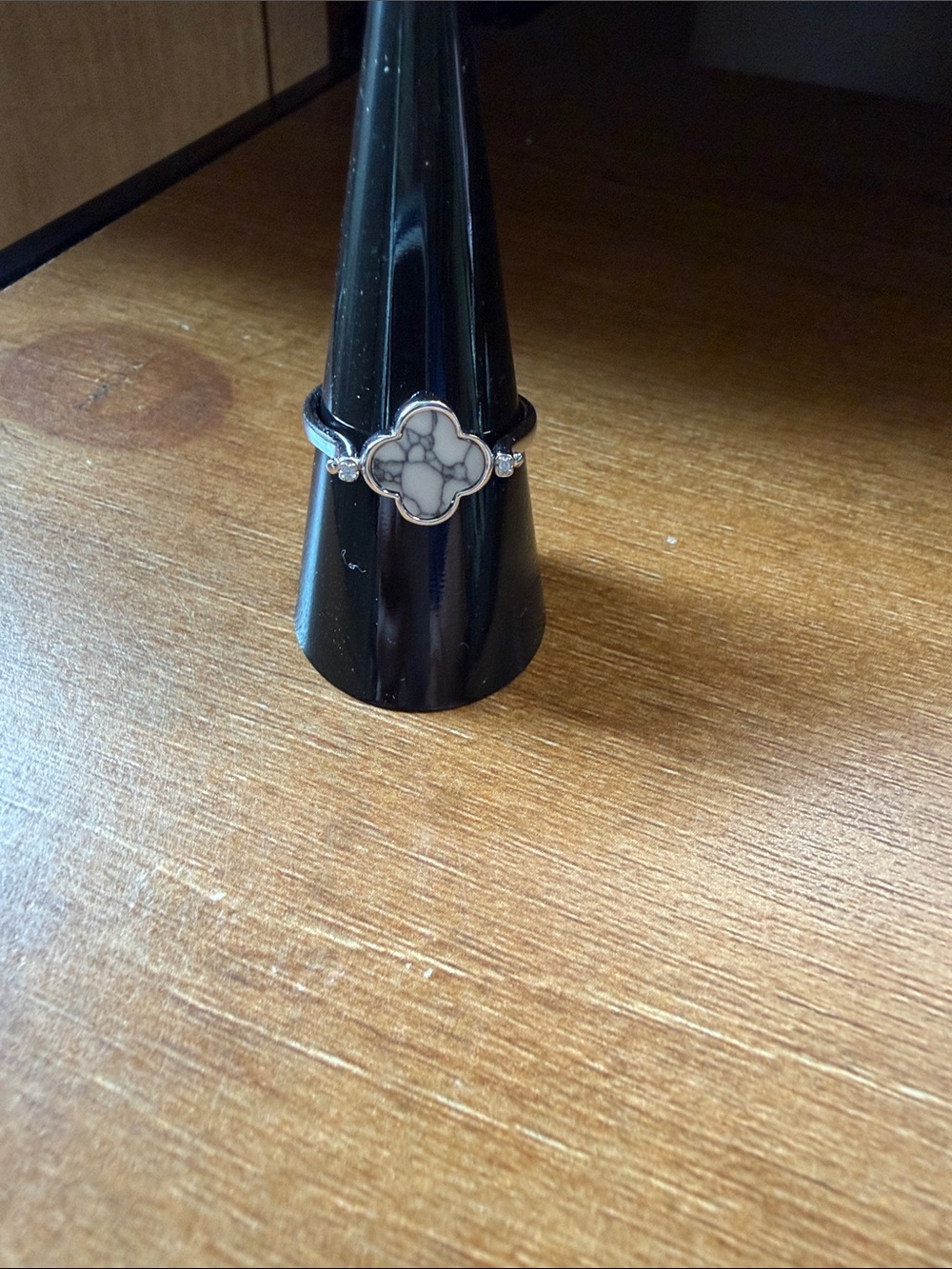 Silver Clover Marble-Inlay Women's Ring in White